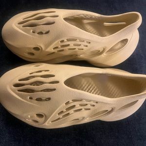 USED Yeezy foam runners